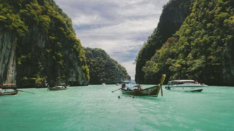 phi-phi-exclusive-half-day-longtail-boat-to-maya-bay
