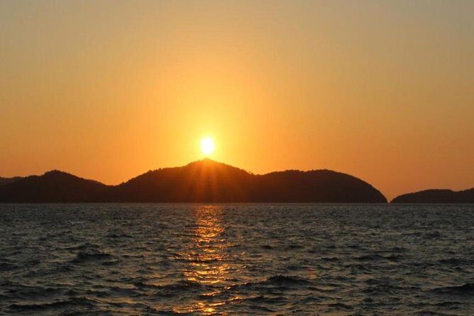 Phi Phi Maiton Khai Sunset Premium Tour - Key Points