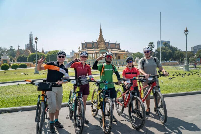 Phnom Penh City Bike Haft-Day Tour - Navigating Phnom Penh’s Highlights on Two Wheels