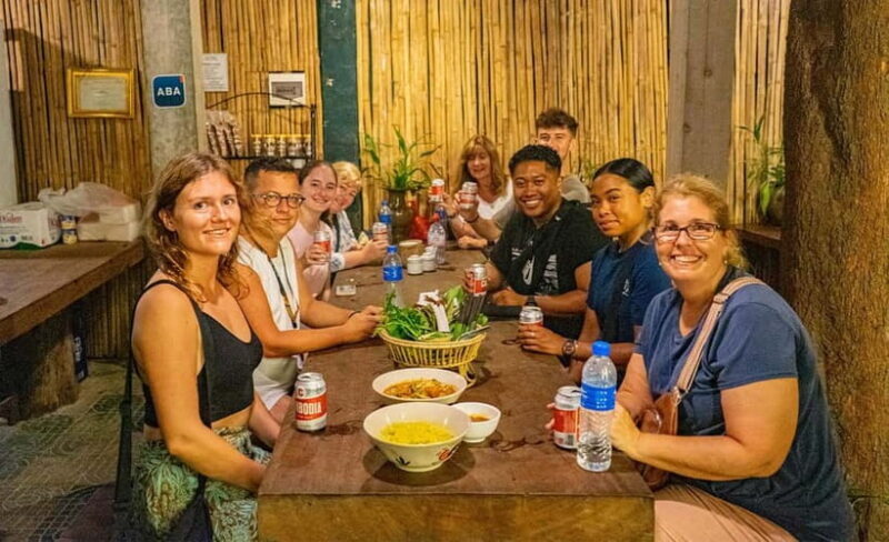 Phnom Penh: Evening City Tour by Tuk Tuk with 1 Dinner - Key Points