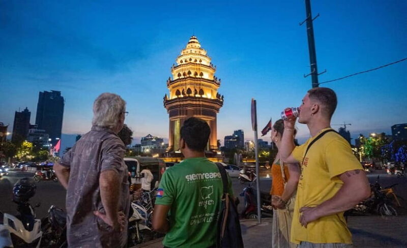 Phnom Penh: Evening City Tour by Tuk Tuk with 1 Dinner - Who Is This Tour Best For?