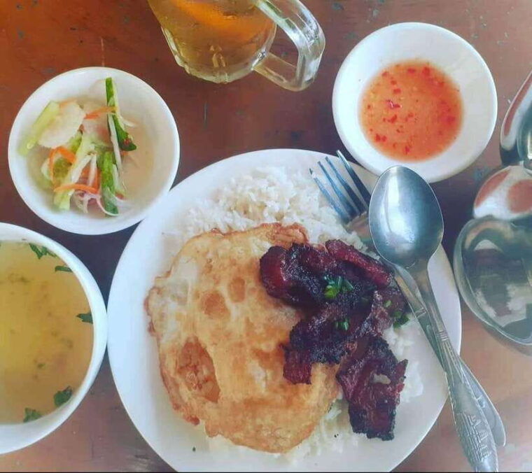 phnom-penh-food-street-art-half-day-tour-by-tuk-tuk