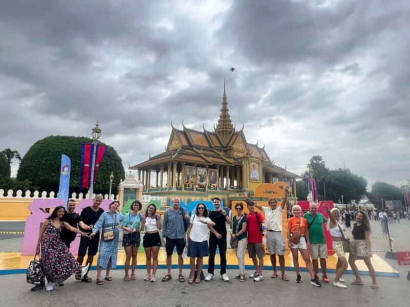 Phnom Penh: Hidden Gems Walking Tour with Local Guide - The Street Food Experience