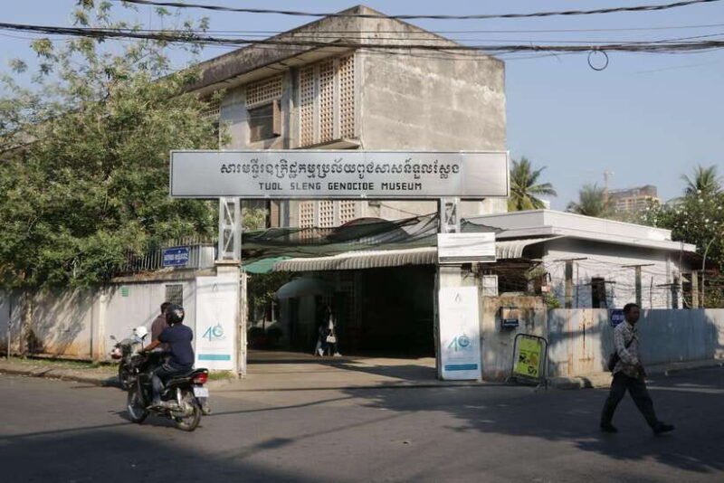 phnom-penh-killing-field-toul-sleng-prison-tour