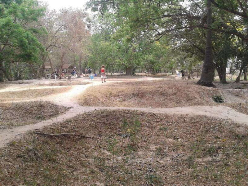 phnom-penh-killing-fields-and-prison-s21-bus-tour