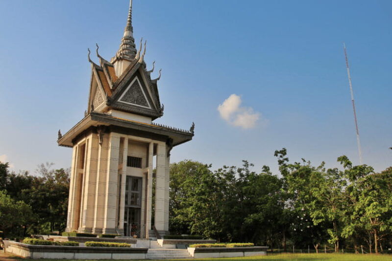 phnom-penh-killing-fields-and-s21-genocide-museum-tour