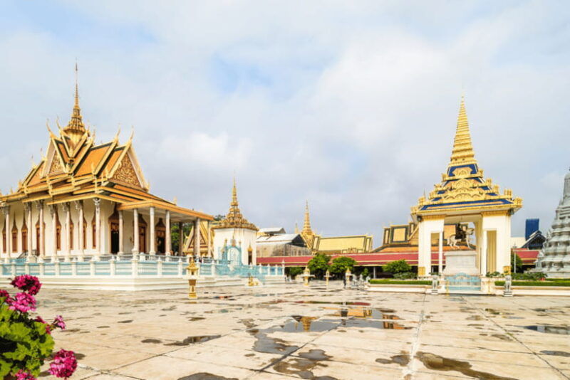 phnom-penh-killing-fields-and-s21-genocide-museum-tour