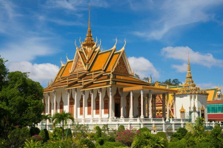 phnom-penh-killing-fields-and-s21-genocide-museum-tour