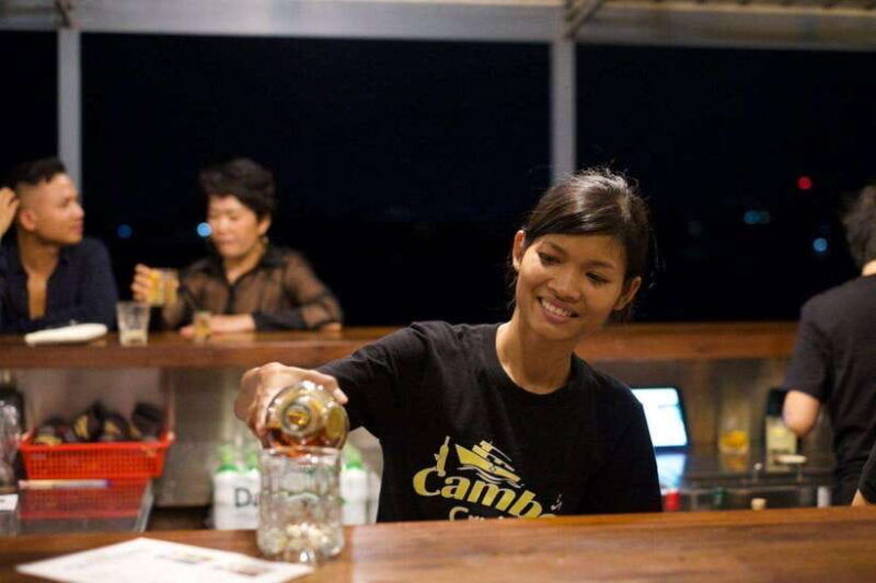 phnom-penh-mekong-sunset-dinner-cruise-with-live-music