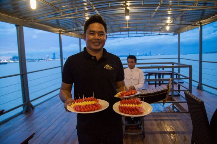 phnom-penh-mekong-sunset-dinner-cruise-with-live-music