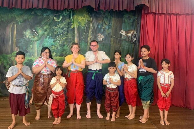 Phnom Penh Morning Breakfast, Market and Art Tour by Tuktuk - Key Points