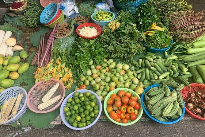 Phnom Penh Morning Breakfast, Market and Art Tour by Tuktuk - Discovering Phnom Penh in the Morning: What to Expect from the Tour