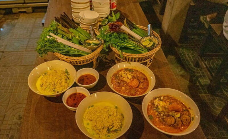 phnom-penh-night-foodie-tour-by-tuk-tuk-with-drinks