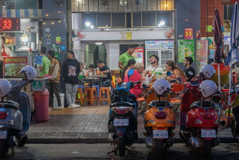 phnom-penh-night-foodie-vespa-tour