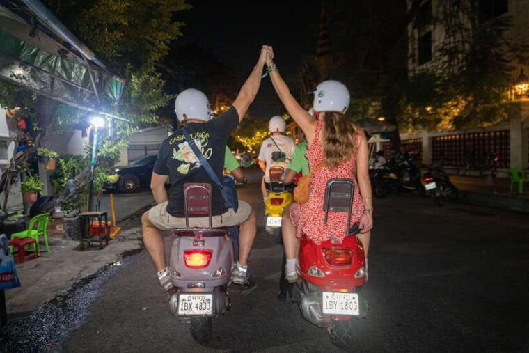 phnom-penh-night-foodie-vespa-tour