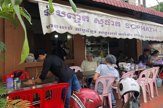 Phnom Penh Night Tuk Tuk Adventure and Local Food Tasting Tour - Key Points