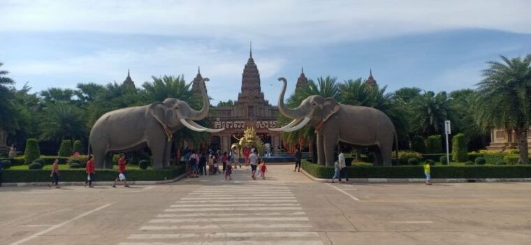phnom-penh-private-city-tour-by-tuk-tuk-with-10-highlights