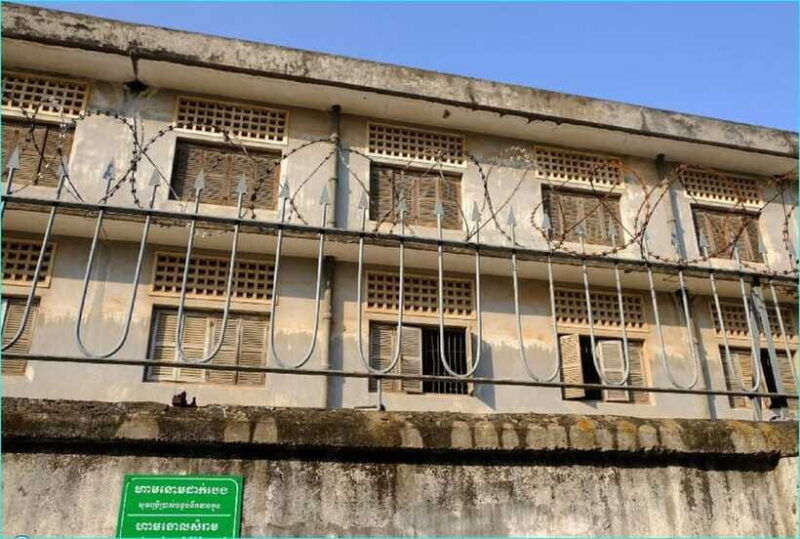 phnom-penh-private-tour-tuol-sleng-choeng-ek-killing-field
