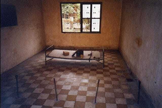 phnom-penh-private-tour-tuol-sleng-choeng-ek-killing-field