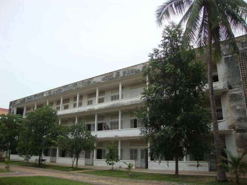 phnom-penh-s-21-prison-and-killing-fields-half-day-tour