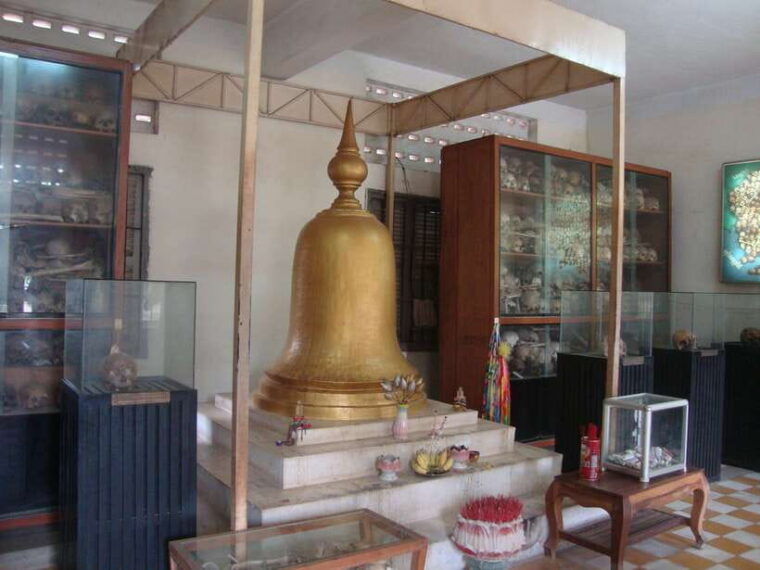 phnom-penh-s-21-prison-and-killing-fields-half-day-tour