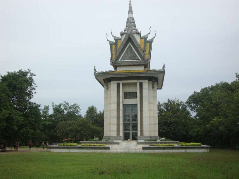phnom-penh-s-21-prison-and-killing-fields-half-day-tour