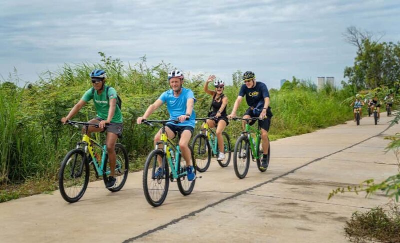 Phnom Penh Silk Island Sunset Bike Tour / E-Bike or Tuk Tuk - Who Will Love This Tour?