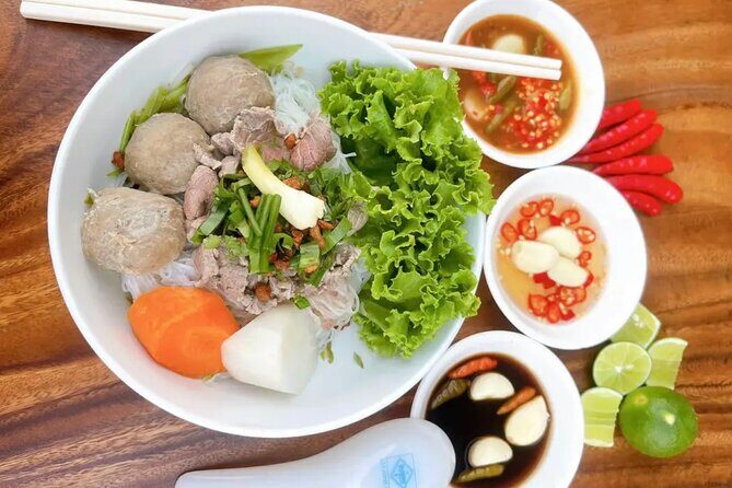 Phnom Penh: Street Art and Food Tour by Tuk-Tuk - Key Points