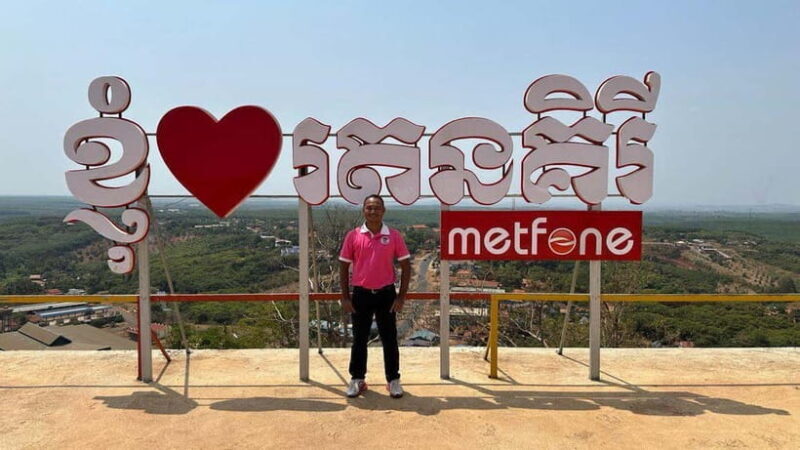 Phnom Penh: Street Art and Food Tour with Pickup and Beer - Beer and Drinks: A Local Refresh