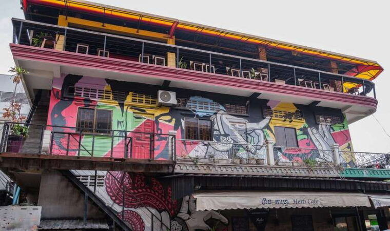 phnom-penh-street-art-food-tour-by-tuk-tuk