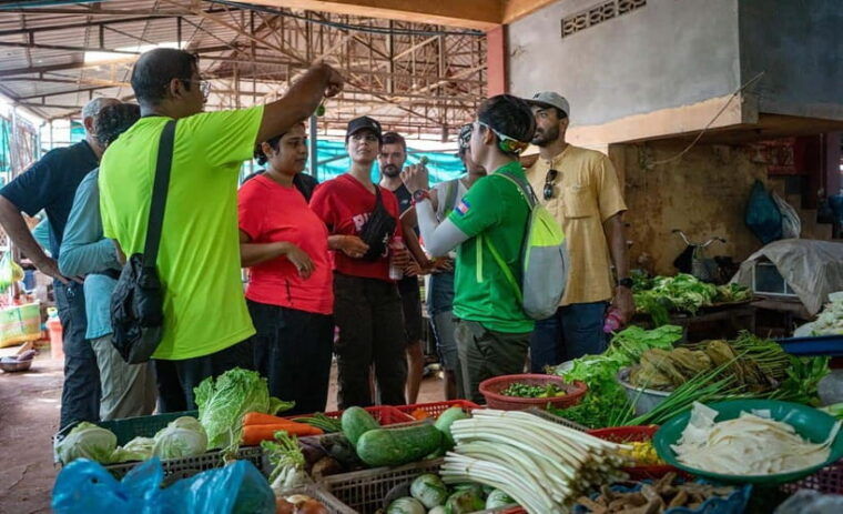 phnom-penh-street-art-food-tour-by-tuk-tuk