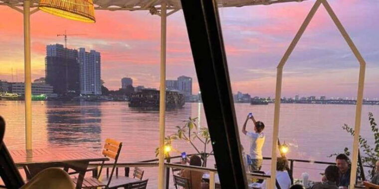 phnom-penh-sunset-cruise-on-kanika-boat