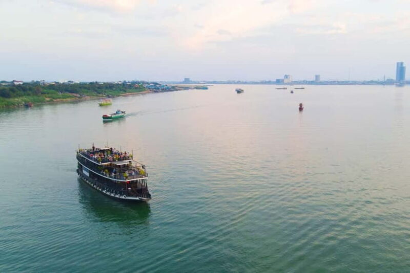 Phnom Penh: Sunset Dinner Cruise with English Speaking Guide - Discovering Phnom Penh by Water: Sunset Dinner Cruise with an English Guide