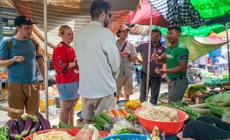 phnom-penh-to-silk-island-by-tuk-tuk-with-local-expert