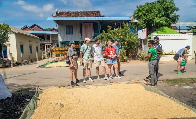 phnom-penh-to-silk-island-by-tuk-tuk-with-local-expert