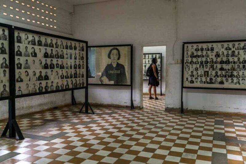 phnom-penh-tour-of-tuol-sleng-prison-and-choeng-ek-memorial