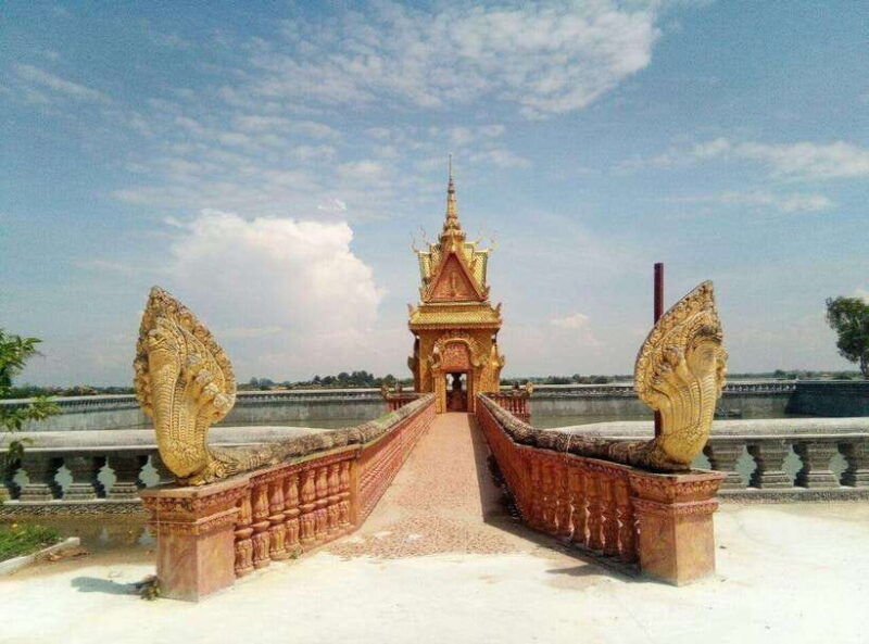 phnom-penh-udong-hill-long-vek-and-phnom-reap-day-tour