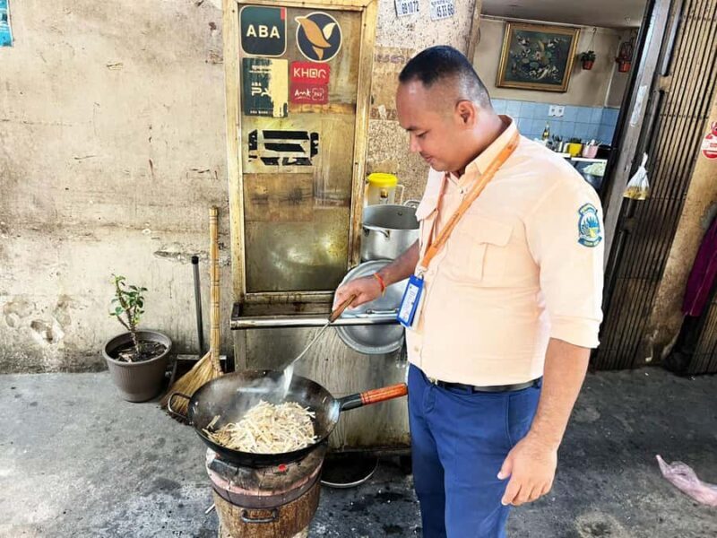 Phnom Penh Walking Tour: History, Culture, Art & Street Food - Key Points