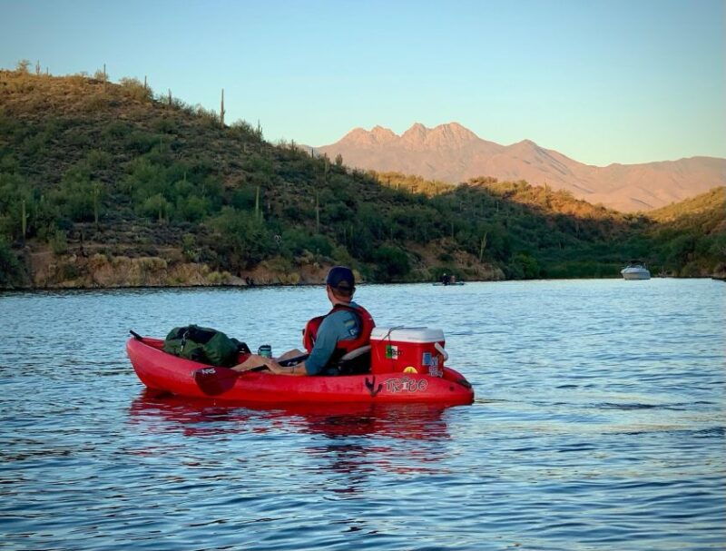 phoenix-mesa-guided-kayaking-trip-on-saguaro-lake
