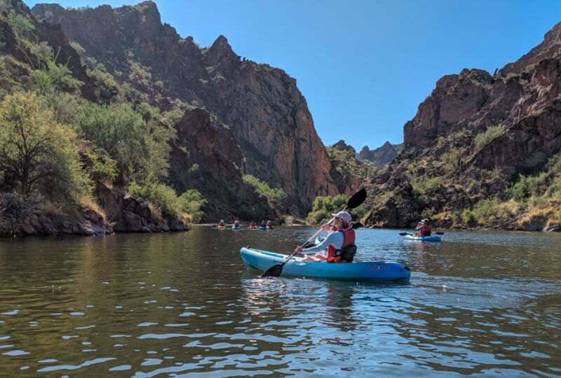 phoenix-mesa-guided-kayaking-trip-on-saguaro-lake