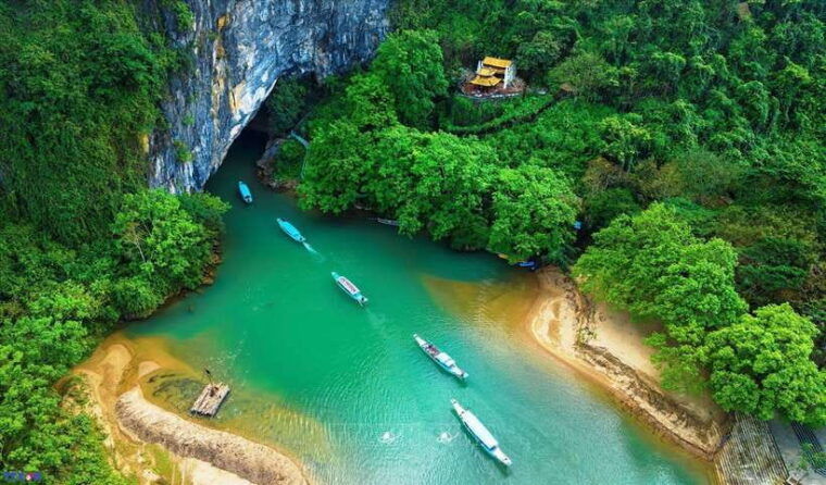 phong-nha-cave-paradise-caves-2-day-adventure-from-hue