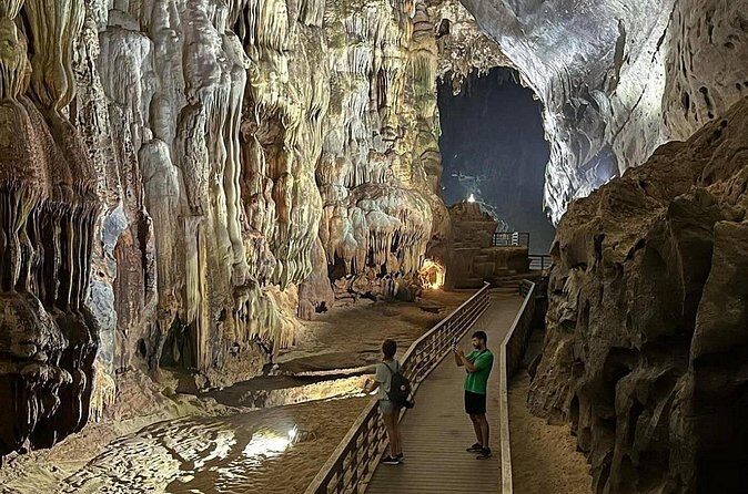 Phong Nha Caves Exploration Tour from Hue - Phong Nha Cave: Cruising Through the Green River
