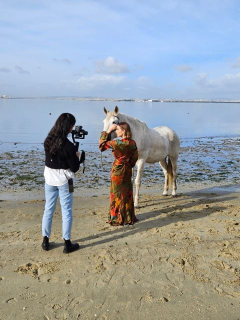 photo-session-with-horses-on-the-beach-or-in-the-countryside