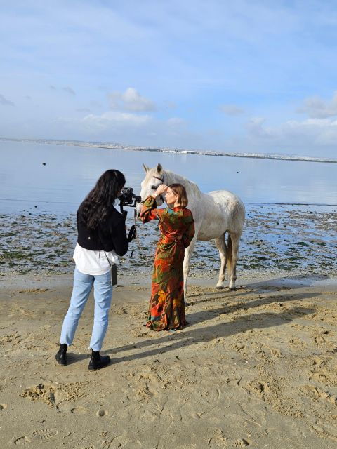 photo-session-with-horses-on-the-beach-or-in-the-countryside
