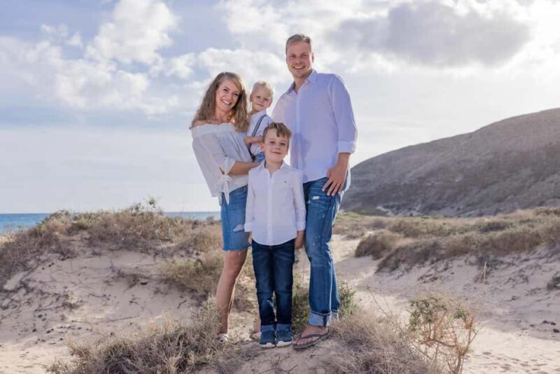 Photo shoot in Fuerteventura (south) with a professional photographer for special holiday moments - Meeting Points and Final Details