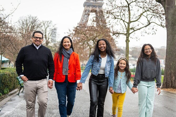 photo-shoot-in-the-eiffel-tower-area-2