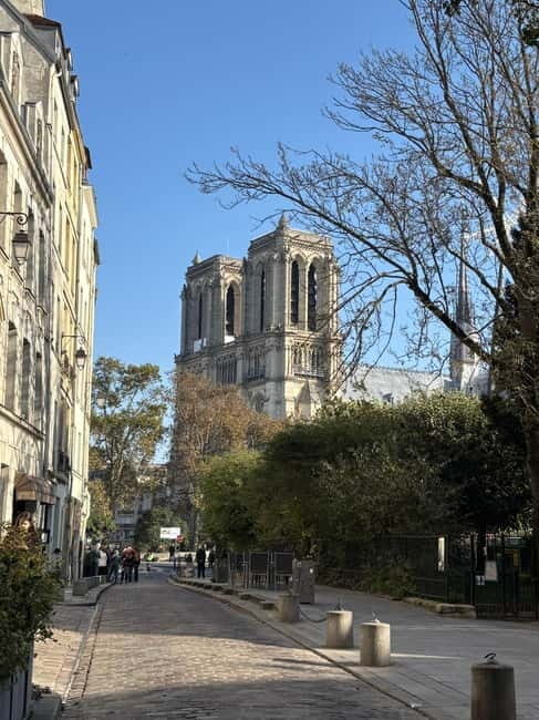 Photo Workshop in Paris sightseeing Notre Dame and Louvre - A Practical Look at the Paris Photography Workshop