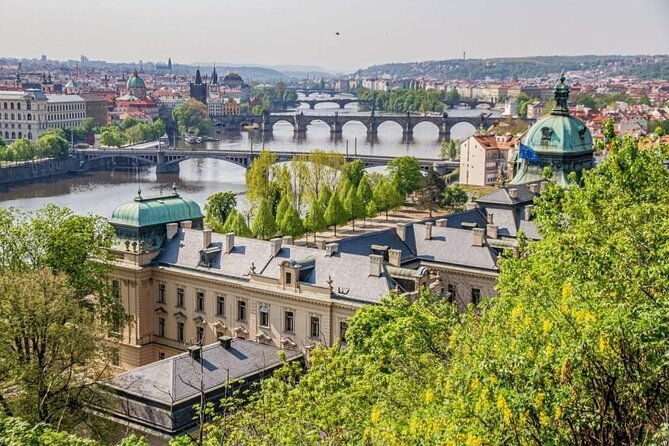 photogenic-prague-6-hours-tour-by-car