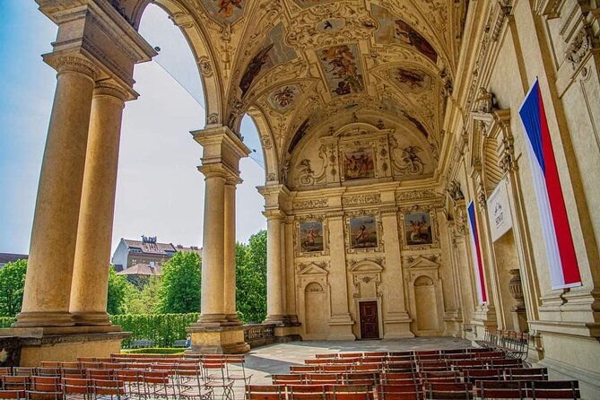 photogenic-prague-6-hours-tour-by-car