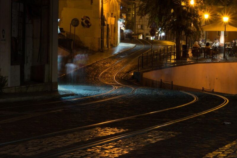 photograph-lisbon-at-night-walking-with-a-local-photographer-2